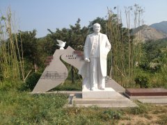 艺术碑雕|青山绿水间，傅作义将军纪念碑熠熠生辉
